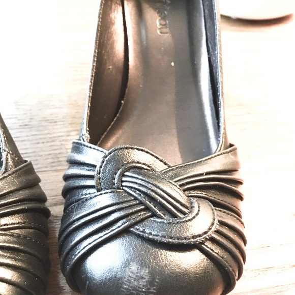 Le Chateau charcoal grey wedge dress shoes - Picture 9 of 9